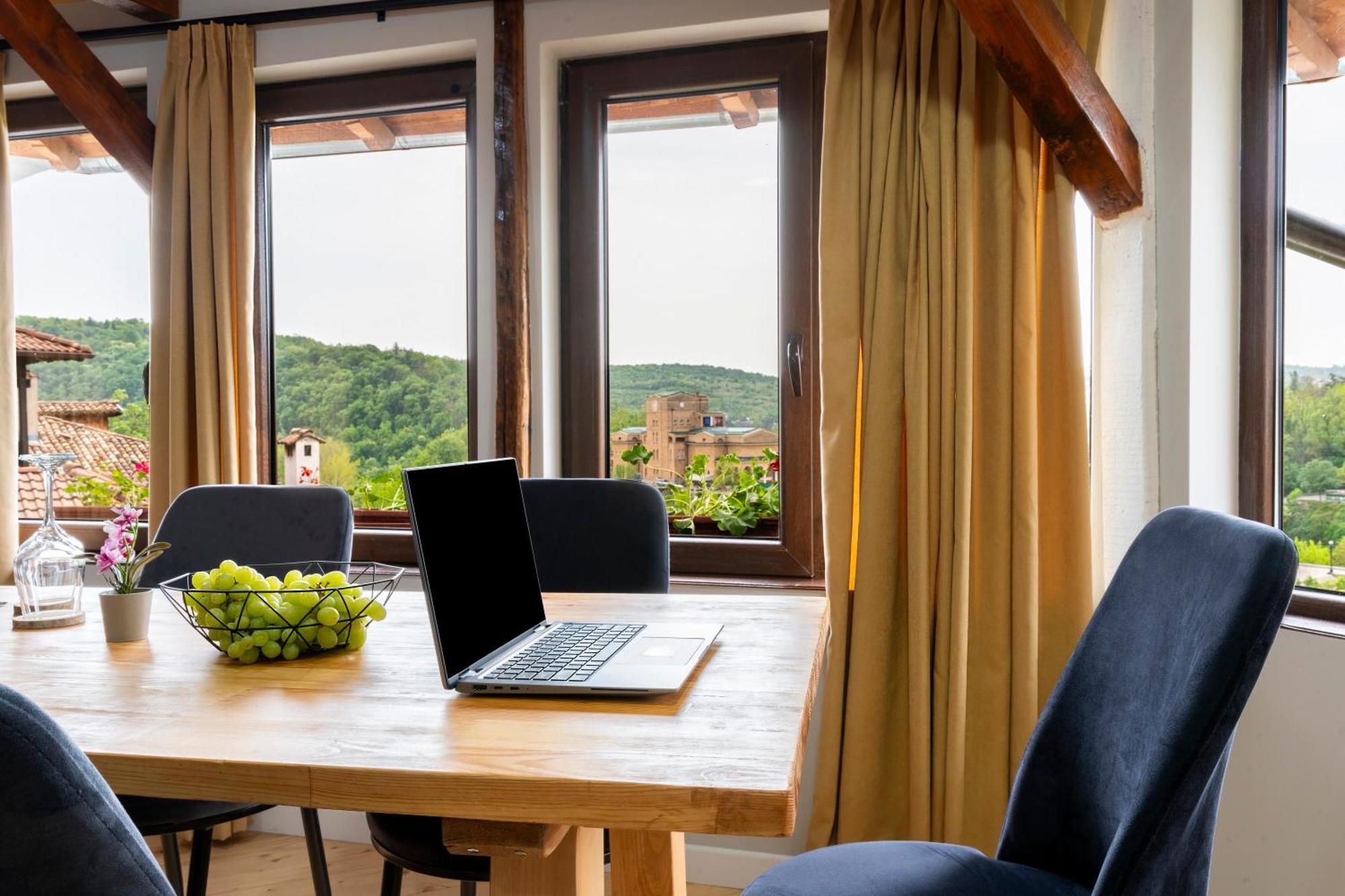 Bobevata Guest House - Floor 2 - Stunning View Old Town Veliko Tărnovo Exterior foto