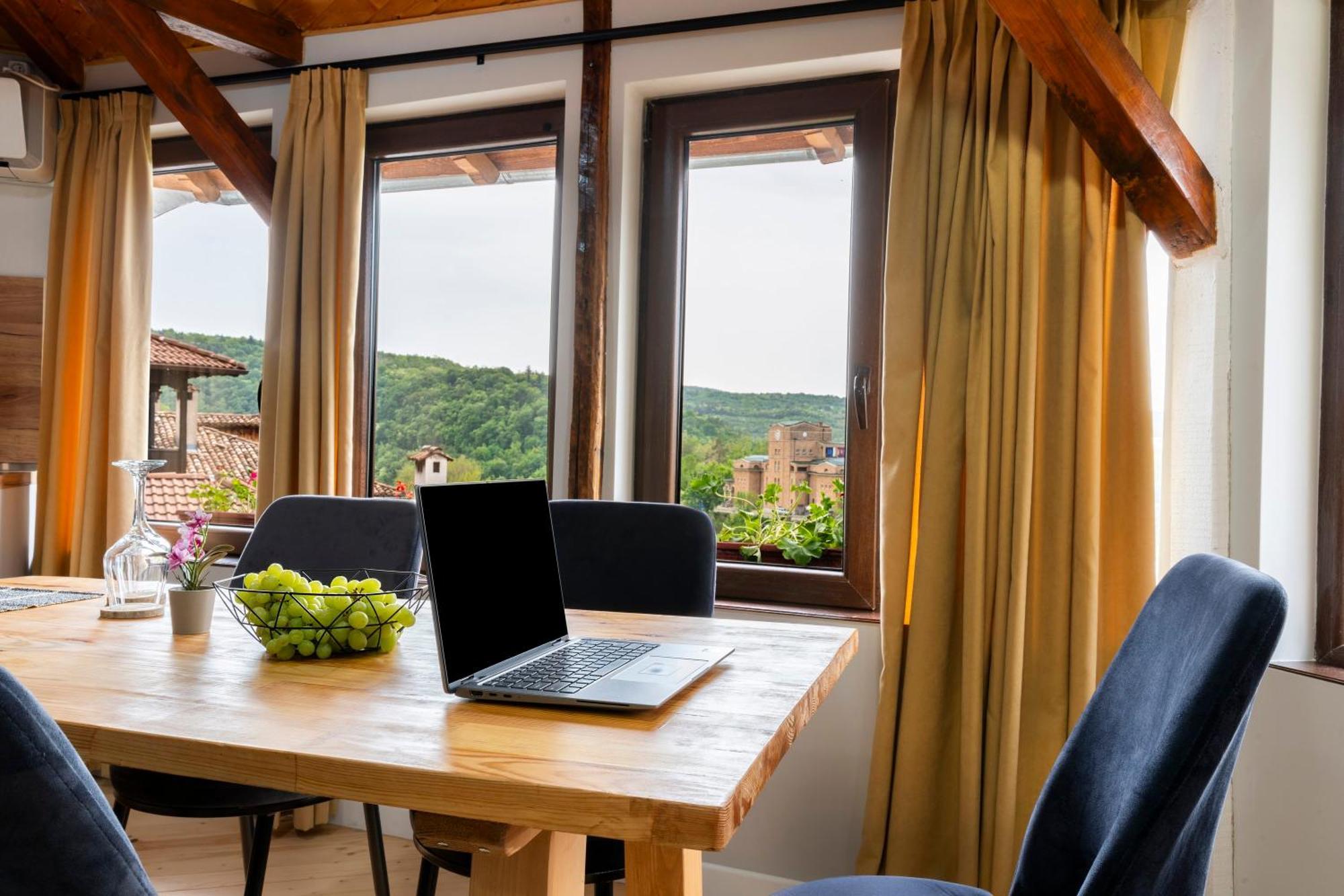 Bobevata Guest House - Floor 2 - Stunning View Old Town Veliko Tărnovo Exterior foto